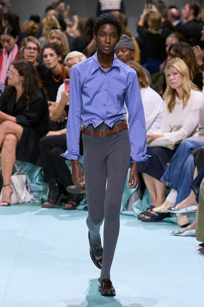 Look 10